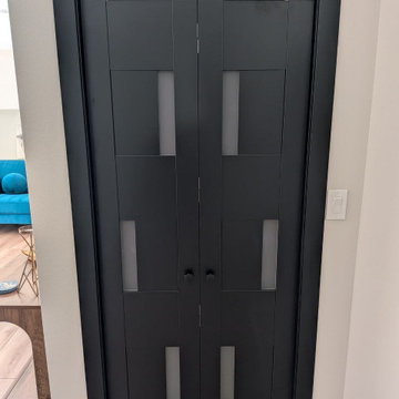 Sete 6933 Black with frosted glass Bi-fold door