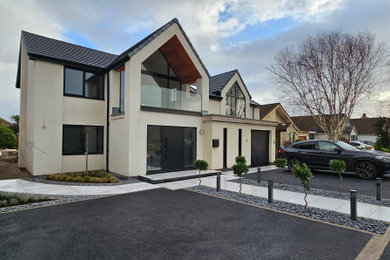 Inspiration for a modern house exterior in Other.