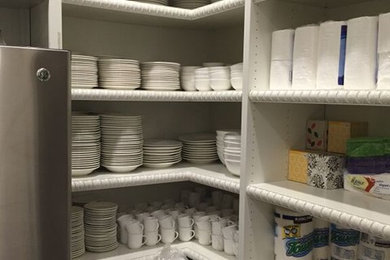Example of a kitchen design in Los Angeles