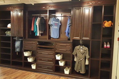 This is an example of a storage and wardrobe in Orlando.