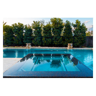 Geometric Pool with Infinity Edge Spa - Modern - Pool - Houston - by J ...