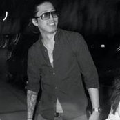 Kin Lee's photo