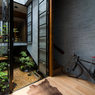 東京都下のアジアンスタイルのおしゃれな中庭のテラス (砂利舗装、日よけなし) の写真