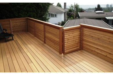 Mid-sized rooftop deck photo in Toronto