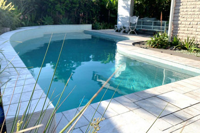 Design ideas for a beach style pool in Gold Coast - Tweed.