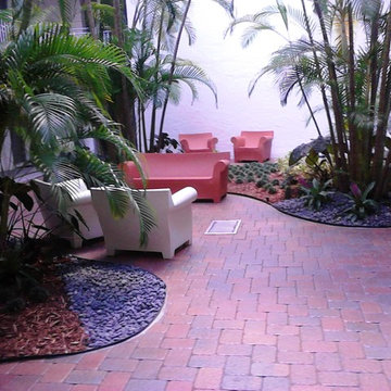 Miami Condo . interior patio