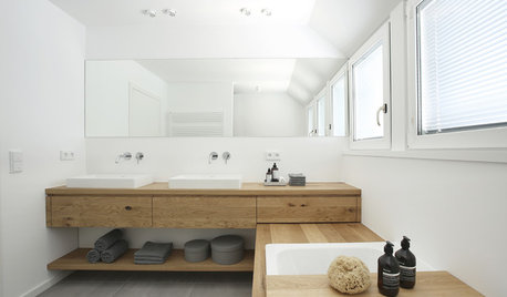 Dreiseitig: Ein Badezimmer aus massivem Eichenholz