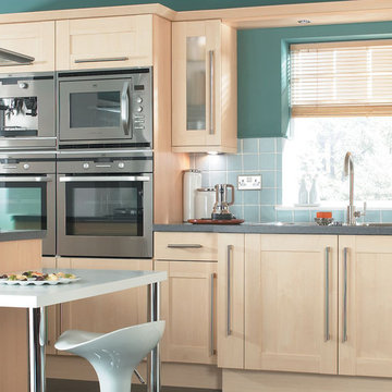 Contemporary Maple Style Shaker Kitchen