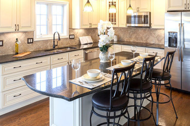 Kitchen photo in San Francisco