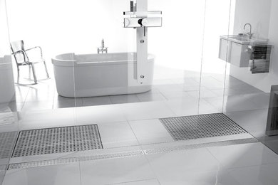 Inspiration for a modern bathroom remodel in Toronto