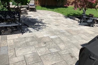 Patio photo in Toronto