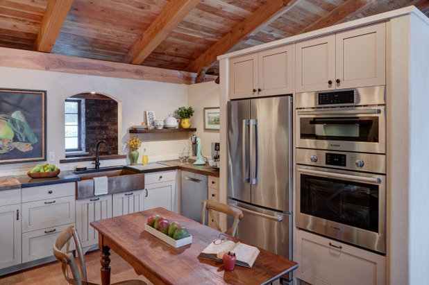 Farmhouse Kitchen by Fireside Home Construction