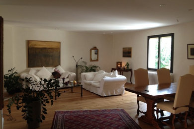 Photo of a modern family room in Montpellier.