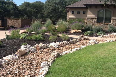 Inspiration for a traditional landscaping in Austin.
