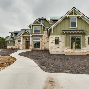 Idéer för stora amerikanska gröna hus, med två våningar och stuckatur