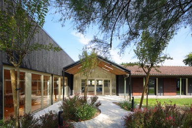 Réalisation d'une façade de maison design.