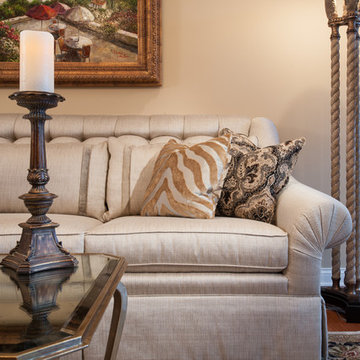 Traditional. Neutral Living Room