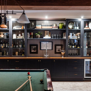 Свежая идея для дизайна: огромный домашний бар в стиле фьюжн - отличное фото интерьера