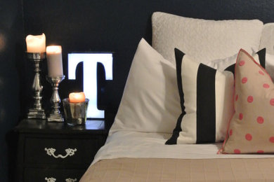 Inspiration for a small eclectic master carpeted and beige floor bedroom remodel in Phoenix with blue walls
