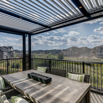 Enclosed StruXure Pergola and Lower Walkout with Phantom Motorized Screens