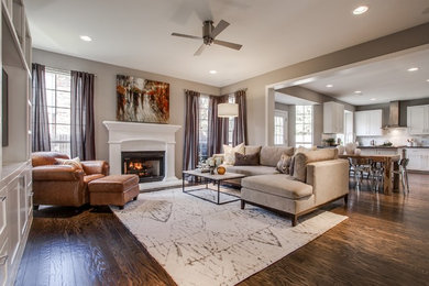 Example of a transitional home design design in Dallas