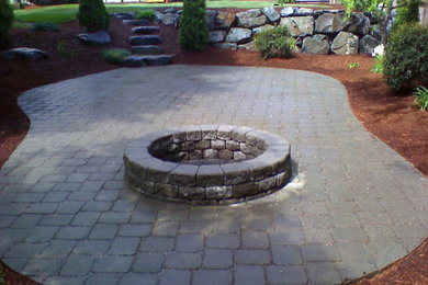 Inspiration for a modern landscaping in Other.