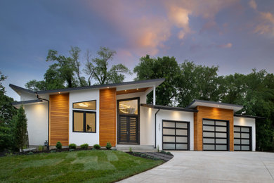Inspiration for a contemporary exterior home remodel in Kansas City