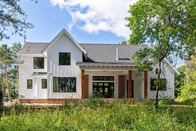 Farmhouse exterior home idea in Minneapolis