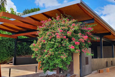 Example of an urban home design design in Other