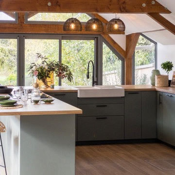 Dans le Vexin, une véranda transformée en cuisine