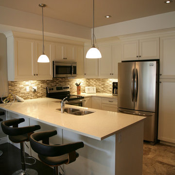 Townhouse transitional kitchen