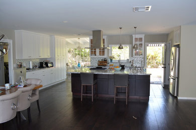 Example of a classic kitchen design in Los Angeles