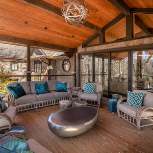 シャーロットのラスティックスタイルのおしゃれなデッキ (張り出し屋根) の写真