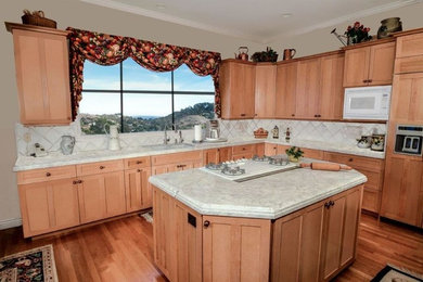 Kitchen - kitchen idea in San Francisco