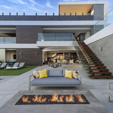 Los Tilos Hollywood Hills luxury terraced home for modern outdoor living