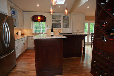 Kitchen - traditional kitchen idea in Atlanta