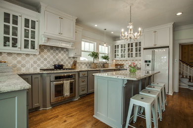 Example of a kitchen design in Santa Barbara
