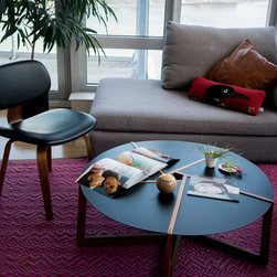 Round coffee table on a woven pink rug - Home Decor