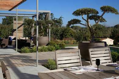 Cette photo montre une terrasse tendance.