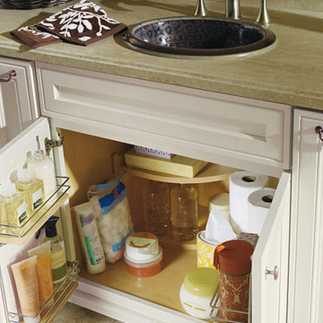 Blakely Maple Pearl Bathroom
