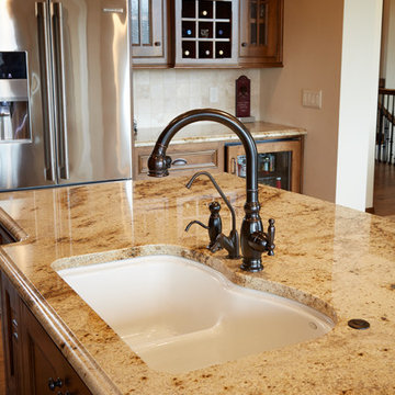 Undermount kitchen sink with a smart divide