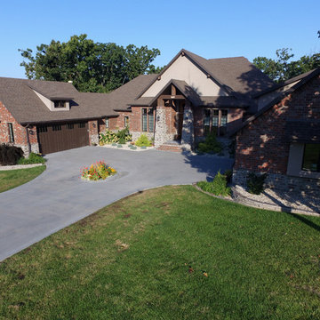 Spring Hill - TAMKO Heritage shingles in Weathered Wood