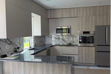 Kitchen - modern kitchen idea in Bridgeport