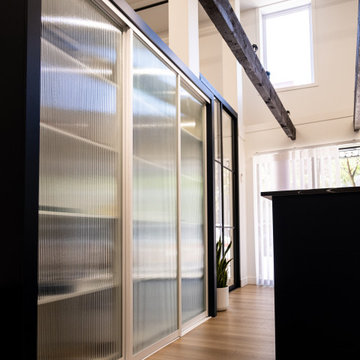 Textured Transparency in a Modern Space