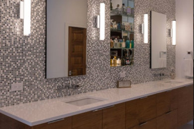 Example of a trendy bathroom design in St Louis