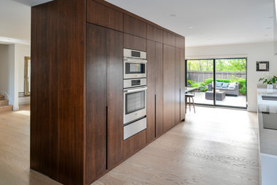 Kitchen - contemporary kitchen idea in Montreal