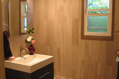 Example of a zen bathroom design in San Diego