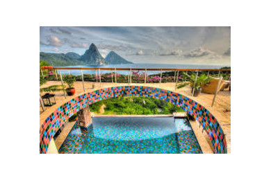 Glass swimming pool
