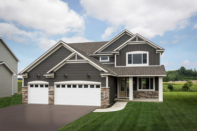 Example of a classic exterior home design in Minneapolis