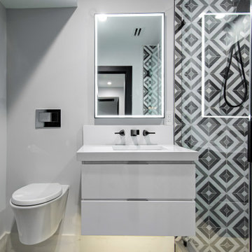Bachelor's Paradise - Bathroom 2
